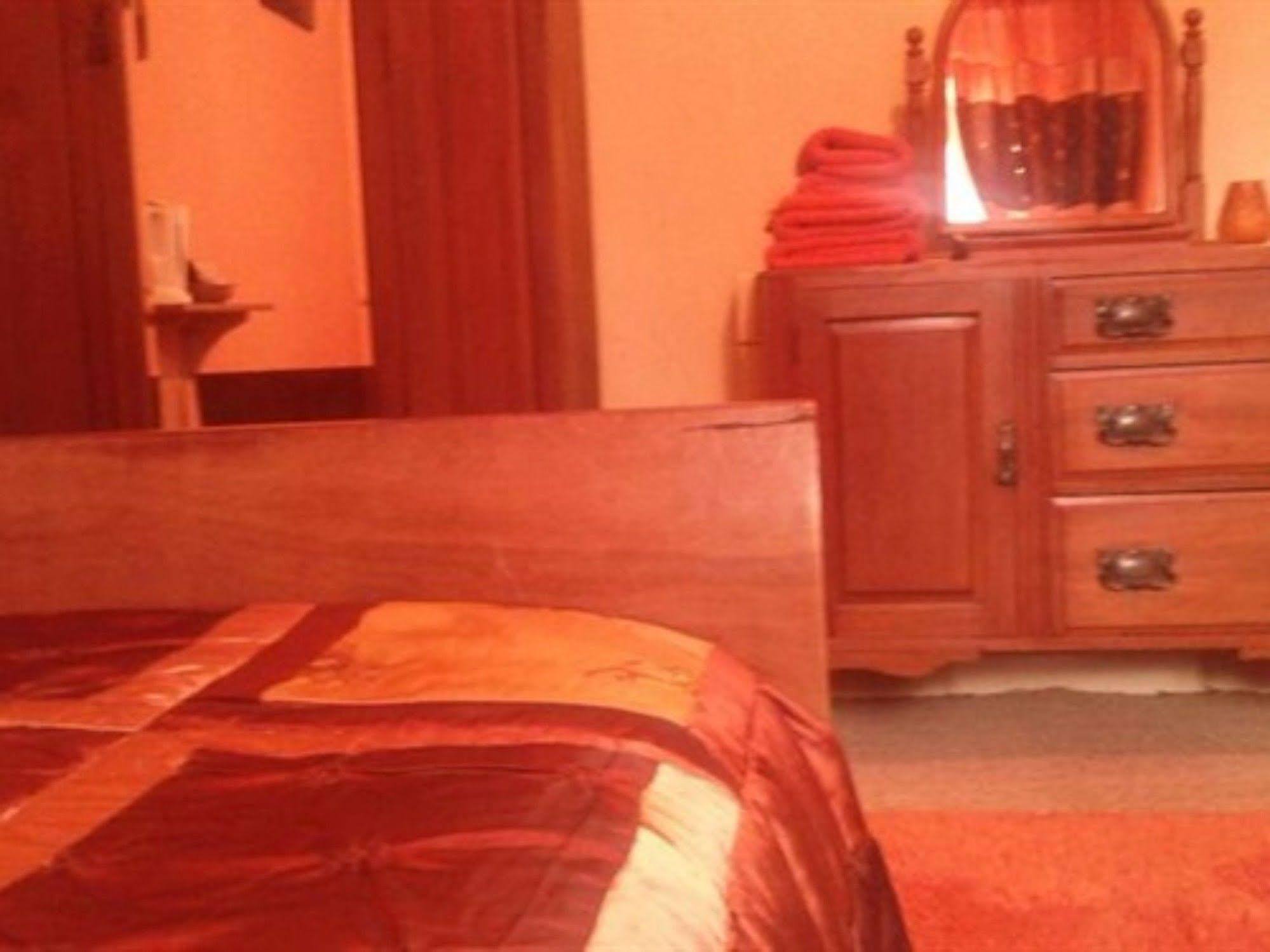 Sunset House Chambres De Hotes Magnac-Laval Luaran gambar